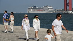 Cruise tipping charges are 'out of control,' say passengers as companies tout 'exceptional service' Melbourne School