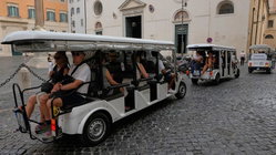 Major city eyes crackdown on golf cart tours as furious locals push back Melbourne School