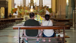 Tourist's church clothing hack leaves travelers sharply divided over sacred-site etiquette Melbourne School